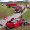 Eine 26-Jährige ist bei Edenhausen von der  Fahrbahn abgekommen und hat einen Unfall gebaut.