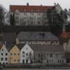 In einer der schönsten Lagen über Landsberg: Die ehemalige Schlossbergschule weckt viele Begehrlichkeiten.