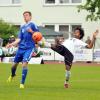 Keman McIntosh (rechts) mühte sich mit den FCG-A-Junioren vergeblich, die Niederlage gegen den FC Deisenhofen (links Max Finke) in Grenzen zu halten. 
