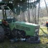 In Walkertshofen wurde ein 84 Jahre alter Mann von seinem Traktor überrollt und schwer verletzt. 