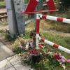 Blumen an der Unglücksstelle: Die Menschen trauern um den 14-Jährigen.