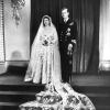 Am 20. November 1947 heiratete die englische Thronfolgerin den Herzog von Edinburgh, Philip Mountbatten, in der Westminster Abbey. Ihr Kleid war mit tausenden Perlen bestickt.