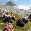 Karl Heiligmann fotografierte mit Selbstauslöser 2003 im Zillertal die Rast auf dem Weg zum Schwarzenstein Karl Heiligmann, Manfred Bauer, Martin Pixa, Karl Mayer und Bernhard Seitz.