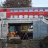 Die neue Eisenbahnbrücke am „Hennenloch“ in Meitingen ist fertig. Jetzt muss noch die Straße wieder hergestellt werden. 