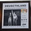 Ein Banner wirbt für die Austellung "Deuscthland" von Jan Böhmermann. Fotos in und von der Ausstellung sind nicht erlaubt.