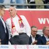 Jan-Christian Dreesen (l-r), Uli Hoeneß, Präsident des FC Bayern, und Karl-Heinz Rummenigge, vor dem Spiel auf der Tribüne.