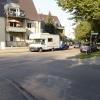 In der Ludwig-Thoma-Straße in Pfersee ist ein zweijähriger Junge bei einem Unfall gestorben. 	