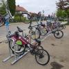 Zum 1. Mai haben Unbekannte den neuen Fahrradständer in Bergheim unter anderem mit Leihrädern "verschönert".