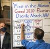 Die ersten Entscheidungen sind gefallen: Joe Biden hat die Abstimmung in dem kleinen Örtchen Dixville Notch in New Hampshire mit 5 zu 0 Stimmen gegen Donald Trump gewonnen.