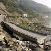Ein schweres Erdbeben der Stärke 7,9 hat im Mai 2008 eine Brücke in Dujiangyan zerstört.