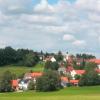 Stolz sind alle über das mit der Stadt in Gemeinschaftsarbeit gebaute und jüngst renovierte Schützenheim. Bild oben: Hohenraunau in der Gesamtansicht. 