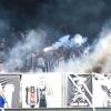 Die Fantribüne der türkischen Fans war von Rauchbomben und Pyrotechnik vernebelt.