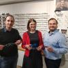 Martin Brändle (links), Elisabeth Förg und Danny Herrmann begrüßen in dem neuen Optiker-Geschäft in Mering die Kunden.
