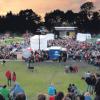 Zahlreiche Menschen feierten beim Paarkultfestival in Mering friedlich miteinander.  