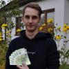 Oliver Hackenberg freut sich über die 1000 Euro Preisgeld im DZ-Gewinnspiel.	