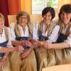 Besonders freuten sich die Sängerinnen des Landfrauenchors Augsburg-Land über den Besuch des Unterallgäuer Bäuerinnenchors: (von links) Hedwig Gesner, Leni Lampart, Gerda Holzhej und Irmgard Maier. 	