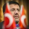 Der türkische Wirtschaftsminister Nihat Zeybekci sollte am Sonntag in Frechen bei Köln vor Anhängern der Regierungspartei AKP sprechen. Doch der Betreiber der Halle weigerte sich.