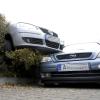 Etwas über das Ziel hinausgeschossen: Hinter der Hecke wurde auch geparkt, etwa einem Meter tiefer. So kam es zum Unfall von oben. 