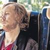 Rolf Kristian Larsen als überzeugter Langzeitstudent Jarle in dem norwegischen Film „Ich reise allein“. 