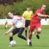 Gleichauf: Im torlosen Kreisliga-Duell zwischen Riedlingen (weiß) und Möttingen gab es keinen Sieger. Foto: Szilvia Izsó