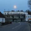 Nicht hinter dem Mond, sondern ganz im Fokus des Freistaats steht die Gemeinde Bibertal (im Bild das Bürgerzentrum mit Rathaus) dank der Aufnahme in das Landesentwicklungsprogramm.