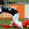 Zu Fall gebracht: Der FC Rennertshofen (rote Trikots) mit Bernhard Wittmann gewann beim SC Rohrenfels (Alexandre Monteiro Ferreira) mit 3:2.  	