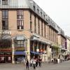 Der Blick in die Bahnhofstraße. Unter Einzelhändlern ist die Einkaufsstraße umstritten. Es fehlt an Kunden, sagen sie, und an einer ordentlichen Verkehrsführung.