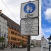 Die Stadt will untersuchen, wie sich der Fußgängerzonen-Test auswirkt: In der Maximilianstraße wurde kürzlich mit Sensoren der Verkehr gezählt.