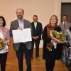 Der erste Donauwörther Umweltpreis ist verliehen: Er geht an: (vorne von links) Annemarie Brückner und Lothar Lindstedt sowie an die PWS, vertreten durch Doris Glötzl und Beate Bruckmoser. Umweltbürgermeister Albert Riedelsheimer (hinten von links) und OB Jürgen Sorré gratulierten. 