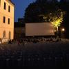 600 Leute finden im Wertinger Schlossgraben Platz. Abhängig ist ein guter Besuch neben ansprechenden Filmen vor allem vom Wetter.