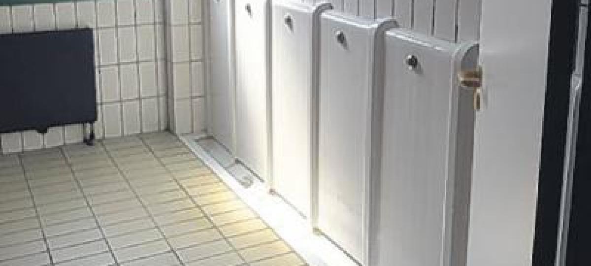 Fäkalien verschmiert: Dieses Verhalten von Jugendlichen ist inakzeptabel