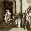 Fotografische Rarität von 1899: Die Augsburger huldigen Kaiser Maximilian I. 1899 wurde ein Freskobild an den Fuggerhäusern im Stadttheater in Szene gesetzt.