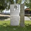 Das Pfitzner-Denkmal in der Schondorfer Seeanlage (das Bild zeigt den Zustand kurz vor dem im Sommer erfolgten Abbau, nachdem es beschmiert worden war) stellt eine Herausforderung für die Kommunalpolitik dar.
