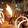 Eine Feuershow der Gruppe „Lumen Noctis“ war einer der Höhepunkte der Einkaufs- und Event-Nacht „Dietenheim leuchtet“ im Jahr 2018. Heuer startet das beliebte Spektakel am Freitagabend, 28. Oktober.