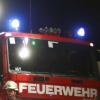 Feuerwehrleute aus Weißenhorn und Grafertshofen waren am Montagabend wegen eines Heckenbrandes im Einsatz.