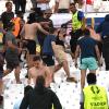 Russische Hooligans prügelten in Marseille auf englische Fans ein.
