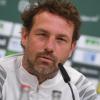 FCA-Trainer Markus Weinzierl glaubt fest daran, dass das Heimspiel gegen Mainz stattfindet.