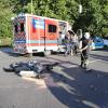 Bei einem Unfall in Augsburg-Haunstetten wurde ein 17 Jahre alter Motorradfahrer schwer verletzt.
