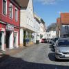 Die Tat soll sich vor allem in einer kleinen Gasse zwischen Franz-Aletsee-Straße und Kino abgespielt haben. Der Geschädigte wurde schließlich in der Nähe von SB-Mayer gefunden. 