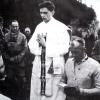 Der damalige Priester Joseph Ratzinger hält 1952 eine Bergmesse in Ruhpolding.