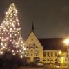 Vöhringen will zwar auf Weihnachtsbeleuchtung in den Straßen verzichten, doch so ganz ohne festlichen Glanz will die Stadt nicht auskommen. 