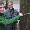 Andreas Rothhammer (links), Leiter des Forstreviers Meitingen, und sein Chef Ralf Gang vom Amt für Ernährung, Landwirtschaft und Forsten im Meitinger Lechauwald.