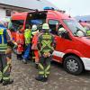 Ein großes Aufgebot an Einsatzkräften kämpft gegen die Flammen an einem landwirtschaftlichen Anwesen in Scheuring. Das Wohnhaus konnte bisher geschützt werden.