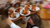 Sechs Millionen Menschen essen, trinken und feiern auf dem Oktoberfest. Dabei hinterlassen sie auch eine Menge Müll.