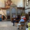 Manfred Probst spielte am Tag des offenen Klosters auf der Orgel „Opus 1“ in Oettingen. Das Instrument hat die Familie Steinmeyer während der Ausgangsbeschränkungen bespielbar gemacht.  	