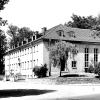 Der Offiziersklub an der Donau aus ungewohnter Perspektive. Hinter dem Gebäude liegt der Biergarten der heutigen Gaststätte „Barfüßer“, die schon bald abgerissen werden könnte. 	