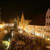 Der Aichacher Christkindlmarkt wird am Freitag um 17 Uhr eröffnet. Unser Bild zeigt den Markt von oben in einem früheren Jahr.