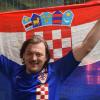 Obwohl er sich ansonsten nicht für Fußball interessiert, fährt Stanislav Loncar am Wochenende nach Zagreb, um dort das Abschneiden der kroatischen Nationalmannschaft im Finale der Weltmeisterschaft zu verfolgen. Fahne und Trikot hat er schon hergerichtet. 