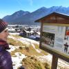 Gleich am Ortsrand von Wallgau beginnt der Magdalena-Neuner-Panoramaweg. Auf Schautafeln wird ihr Sportlerleben erzählt.