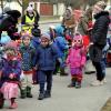 Die Kleinen aus dem Don-Bosco-Kindergarten zogen bunt verkleidet zum Rathaus.